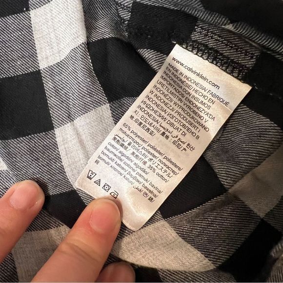 Calvin Klein Jeans - White & Black Buffalo Plaid Button Down Shirt, size XL - Picture 4 of 6